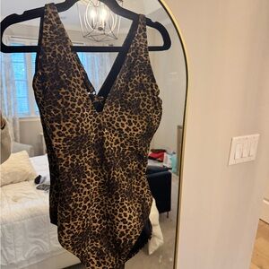 TA3 Leopard Print Plungy Corset Style Swimsuit, pulls you in! Only worn 2x.